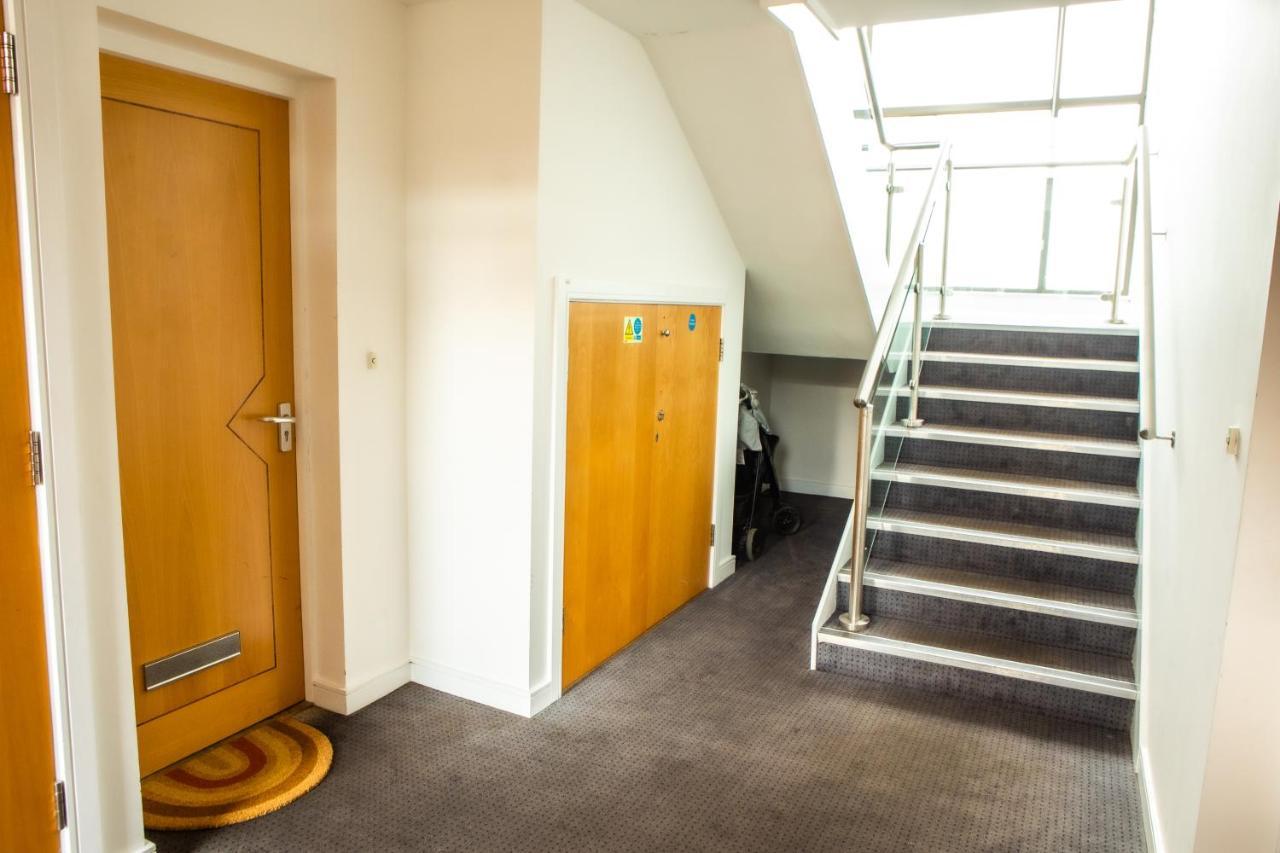 Newly Furnished Appartment Near Train Station Wolverhampton Esterno foto